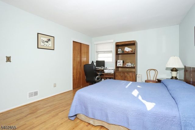 18 Schirra Dr, Wanaque Boro, NJ 07465