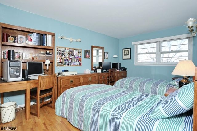 18 Schirra Dr, Wanaque Boro, NJ 07465