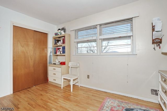 18 Schirra Dr, Wanaque Boro, NJ 07465