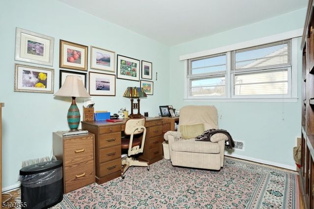 18 Schirra Dr, Wanaque Boro, NJ 07465