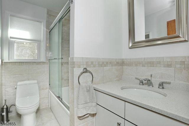 18 Schirra Dr, Wanaque Boro, NJ 07465