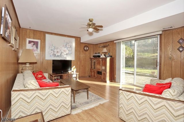 18 Schirra Dr, Wanaque Boro, NJ 07465