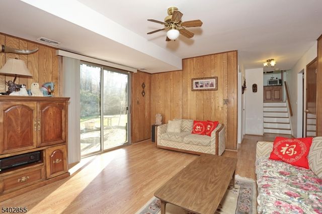 18 Schirra Dr, Wanaque Boro, NJ 07465