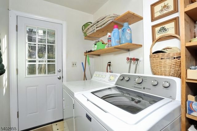 18 Schirra Dr, Wanaque Boro, NJ 07465