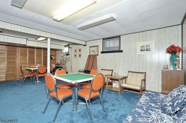 18 Schirra Dr, Wanaque Boro, NJ 07465