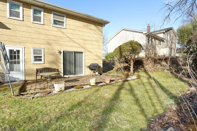 18 Schirra Dr, Wanaque Boro, NJ 07465