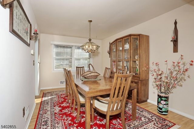 18 Schirra Dr, Wanaque Boro, NJ 07465