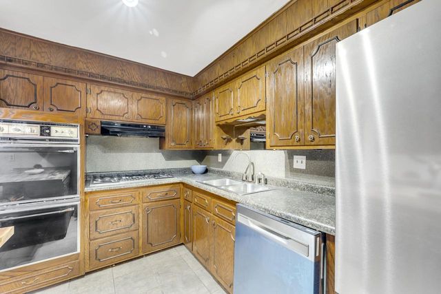 9433 Hulda DRIVE, Sturtevant, WI 53177