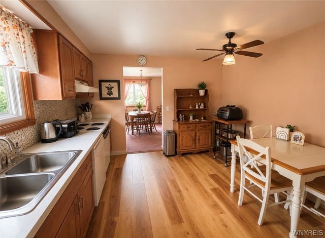 98 Delaware Rd, Tonawanda, NY 14217