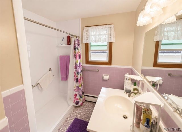 98 Delaware Rd, Tonawanda, NY 14217