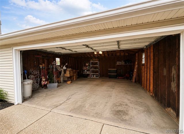 98 Delaware Rd, Tonawanda, NY 14217
