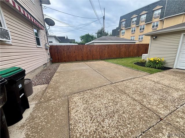 98 Delaware Rd, Tonawanda, NY 14217