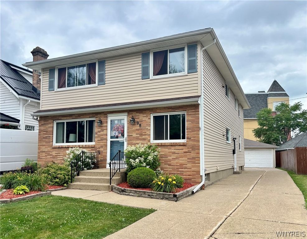 98 Delaware Rd, Tonawanda, NY 14217