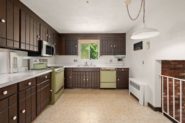 50 Notre Dame Rd, Bedford, MA 01730