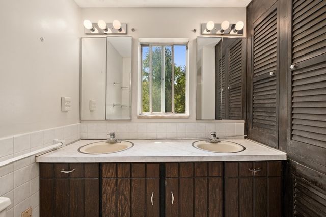 50 Notre Dame Rd, Bedford, MA 01730