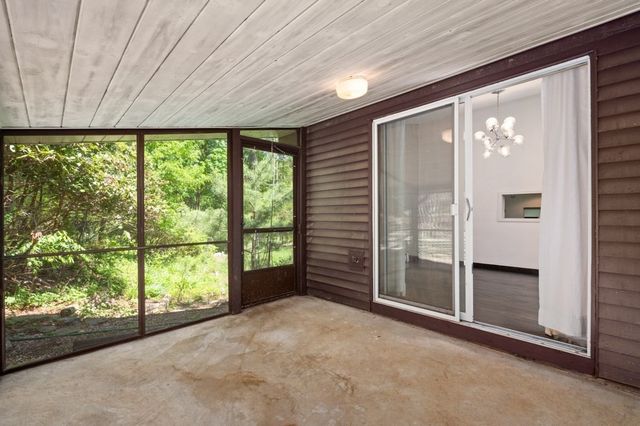 50 Notre Dame Rd, Bedford, MA 01730