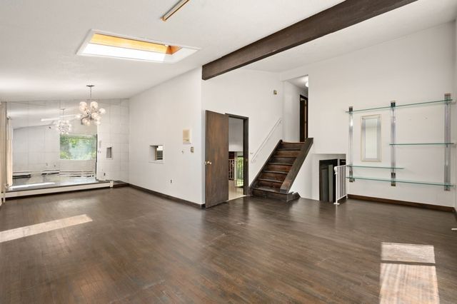 50 Notre Dame Rd, Bedford, MA 01730