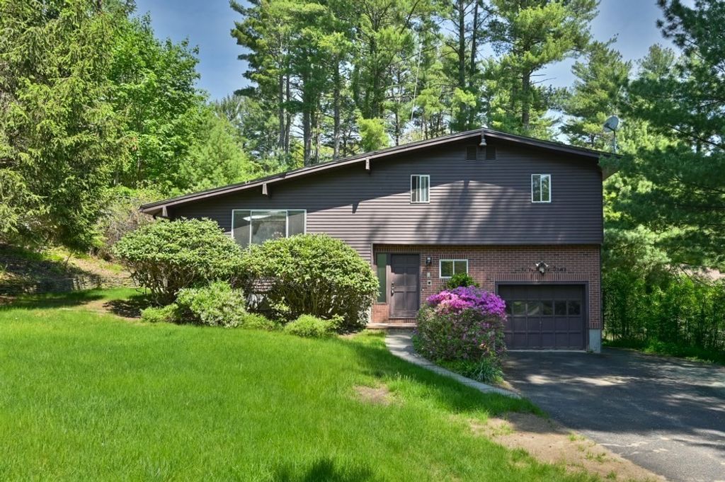 50 Notre Dame Rd, Bedford, MA 01730