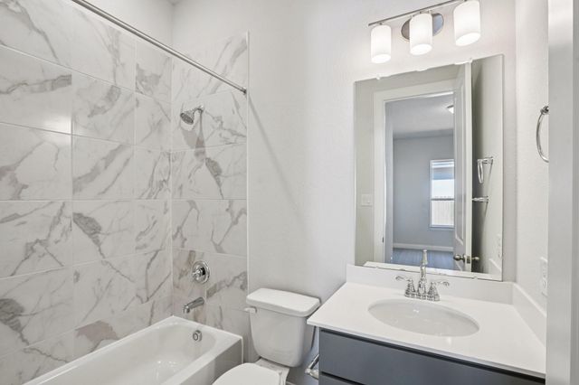 1302 Berry Brook Drive, Missouri City, TX 77459