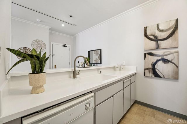 930 Pine Street 315, San Francisco, CA 94108