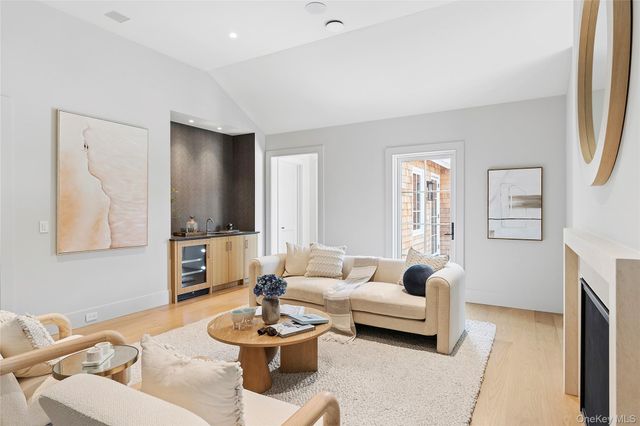 120 Halsey Lane, Bridgehampton, NY 11932