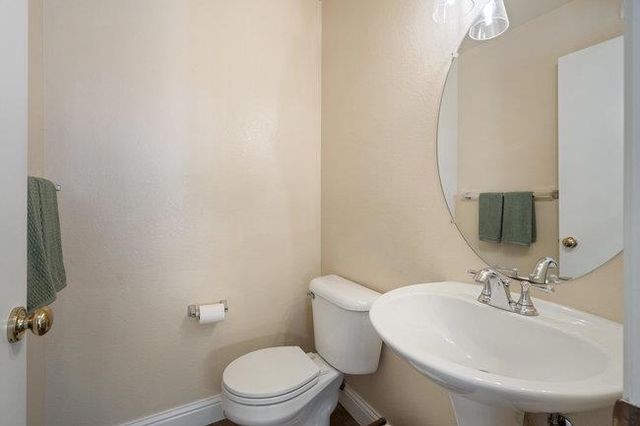 2421 Valley View Road, Hollister, CA 95023