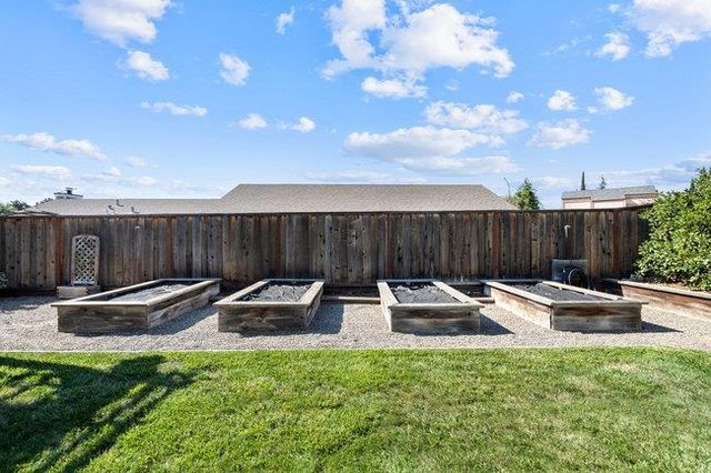 2421 Valley View Road, Hollister, CA 95023