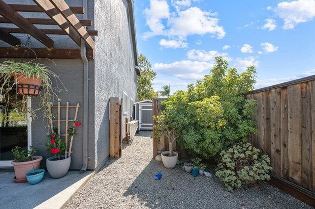 2421 Valley View Road, Hollister, CA 95023