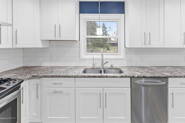 14320 13th Avenue N, Plymouth, MN 55447