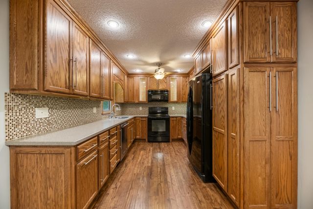 8410 W 17th St N, Wichita, KS 67212