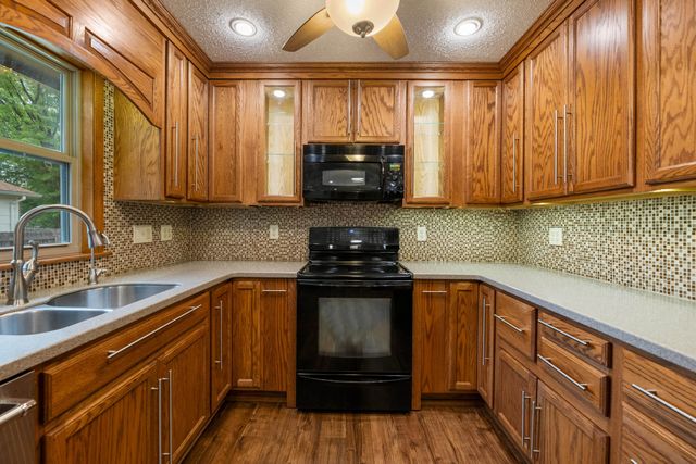 8410 W 17th St N, Wichita, KS 67212