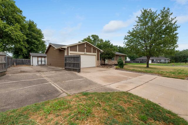8410 W 17th St N, Wichita, KS 67212