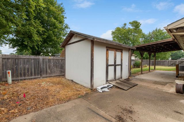8410 W 17th St N, Wichita, KS 67212