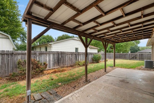 8410 W 17th St N, Wichita, KS 67212