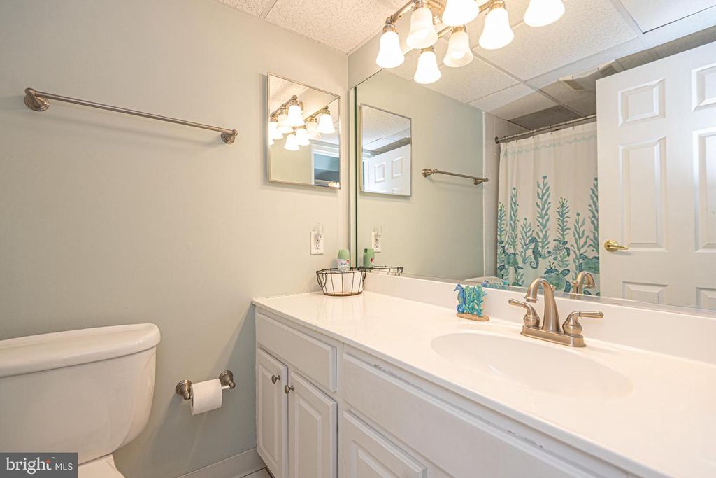 Image 10 of property listing at 11700 COASTAL HWY #1109, Ocean City, MD 21842