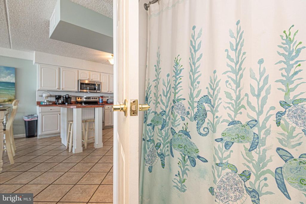 Image 11 of property listing at 11700 COASTAL HWY #1109, Ocean City, MD 21842