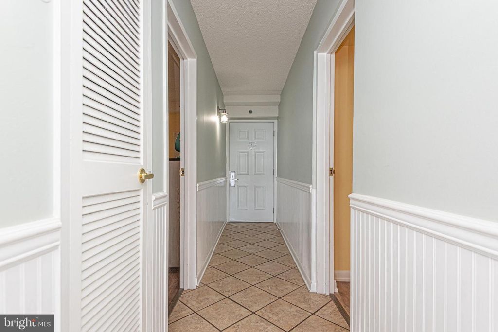 Image 6 of property listing at 11700 COASTAL HWY #1109, Ocean City, MD 21842