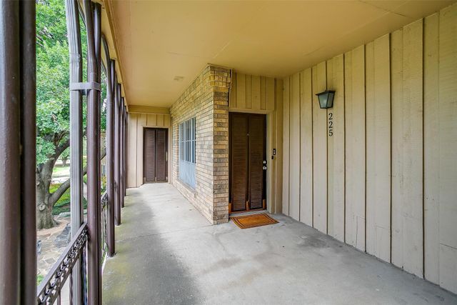 4312 Bellaire Drive S 225, Fort Worth, TX 76109