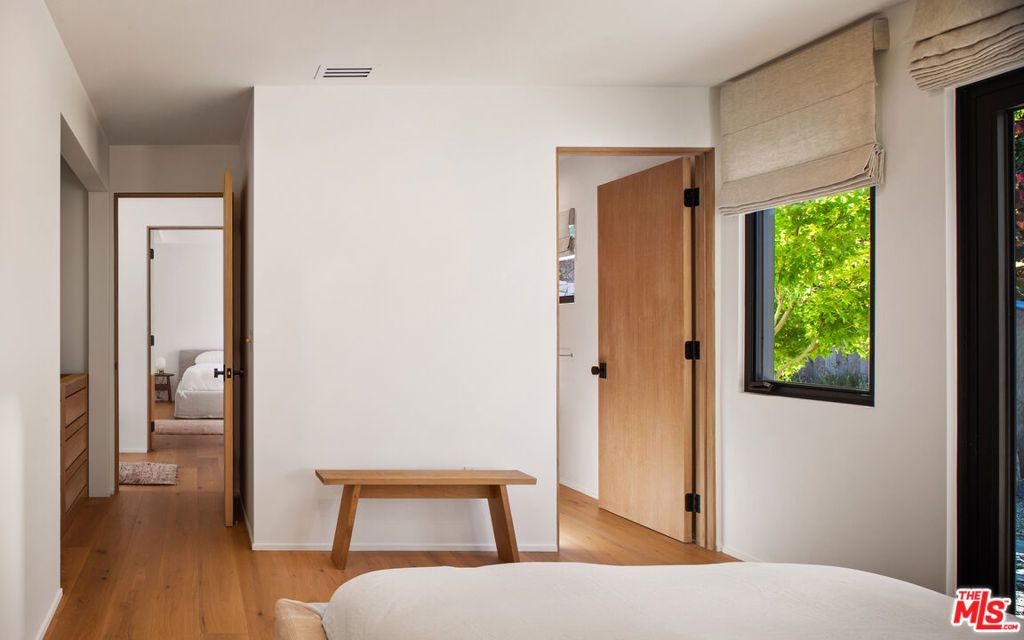 Image 13 of property listing at 28953 Boniface Drive, Malibu, CA 90265
