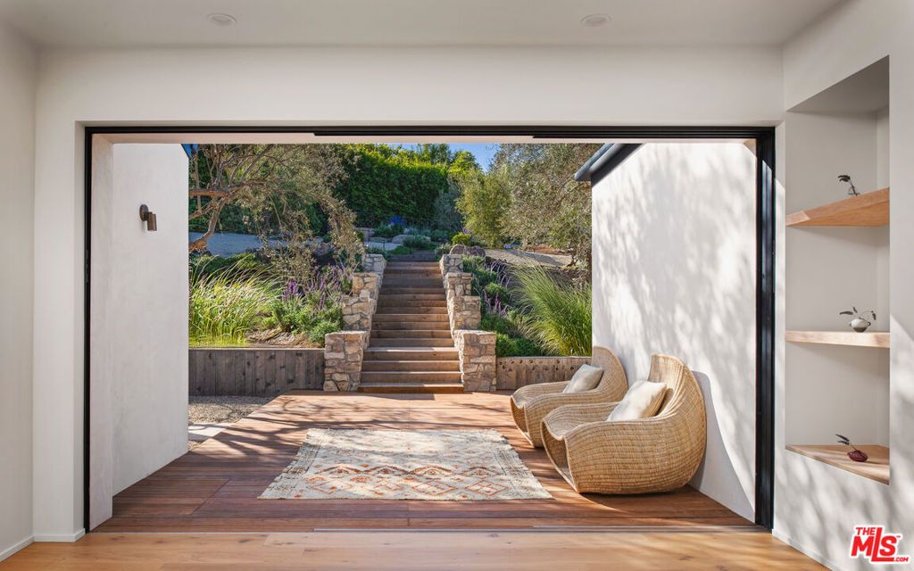 Image 16 of property listing at 28953 Boniface Drive, Malibu, CA 90265