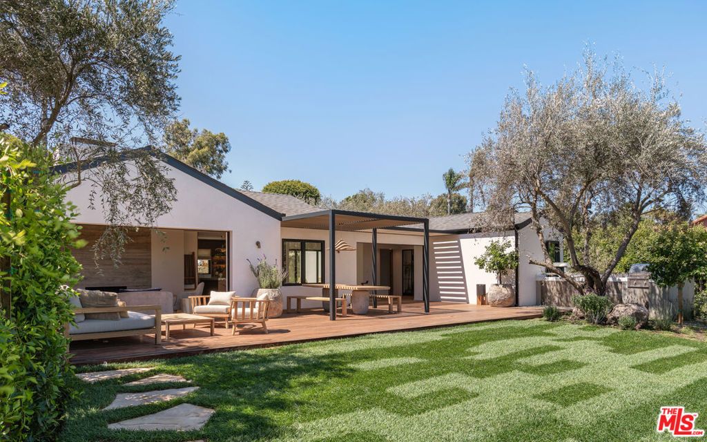 Image 19 of property listing at 28953 Boniface Drive, Malibu, CA 90265