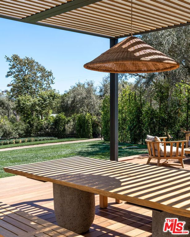 Image 22 of property listing at 28953 Boniface Drive, Malibu, CA 90265