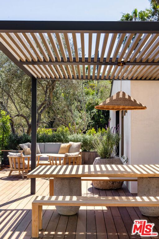 Image 23 of property listing at 28953 Boniface Drive, Malibu, CA 90265