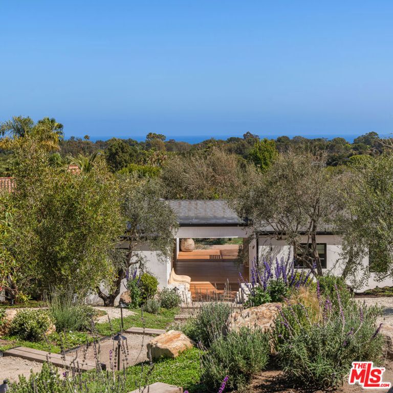 Image 24 of property listing at 28953 Boniface Drive, Malibu, CA 90265