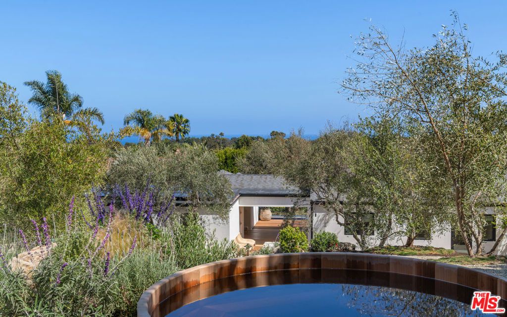 Image 25 of property listing at 28953 Boniface Drive, Malibu, CA 90265