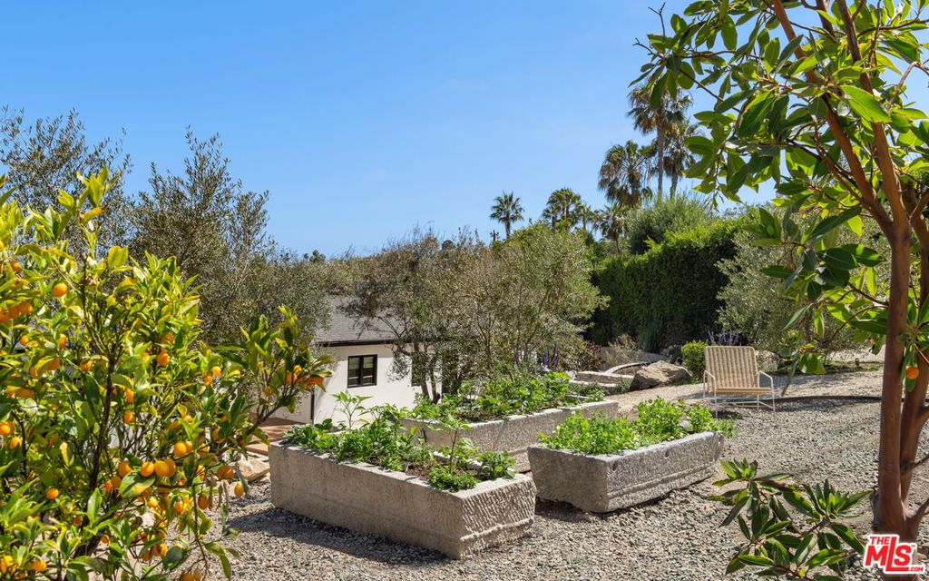 Image 27 of property listing at 28953 Boniface Drive, Malibu, CA 90265
