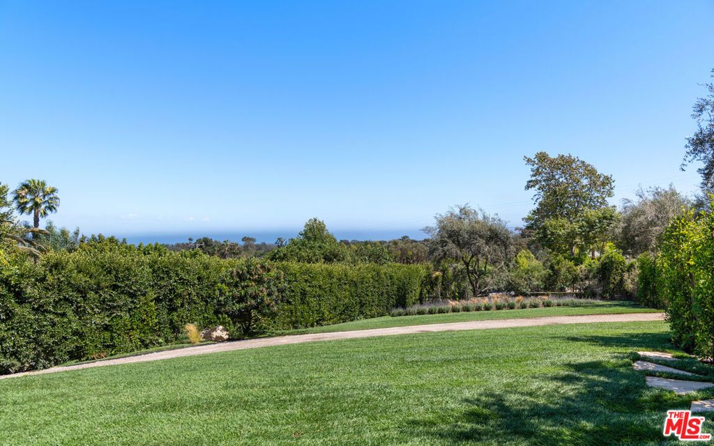 Image 3 of property listing at 28953 Boniface Drive, Malibu, CA 90265