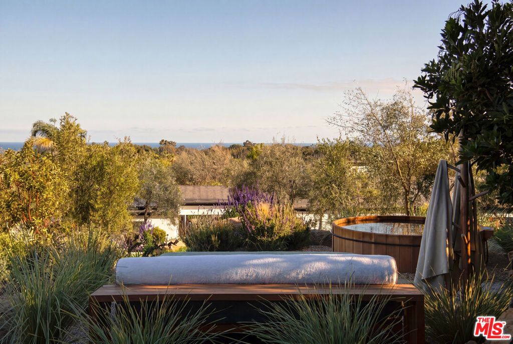 Image 33 of property listing at 28953 Boniface Drive, Malibu, CA 90265