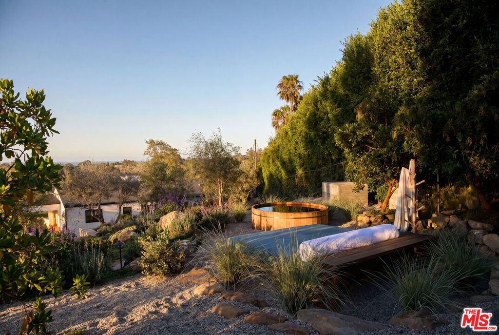 Image 41 of property listing at 28953 Boniface Drive, Malibu, CA 90265