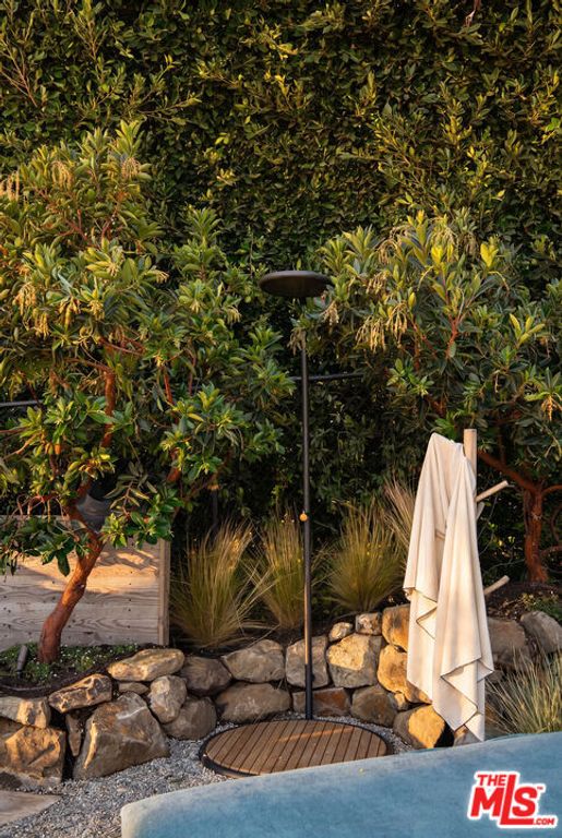 Image 43 of property listing at 28953 Boniface Drive, Malibu, CA 90265